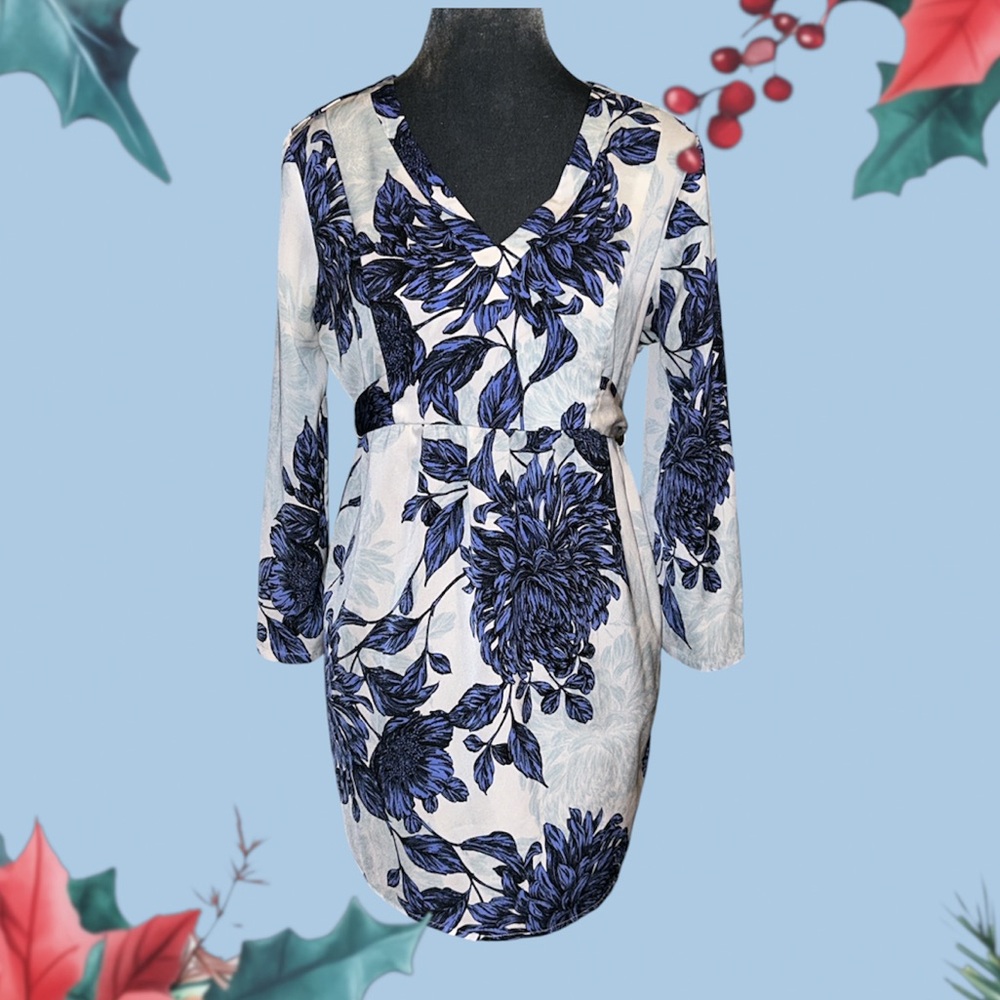 A Pea In The Pod lightweight silky flowy 3/4 sleeveBlouse waistband tie back